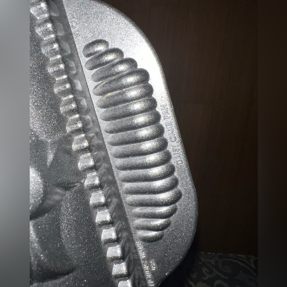 Nordic Ware Multi Mini Daisy Cake Pan 3D 10 Cups  baking Cast Aluminum Non-stick - Picture 3 of 3